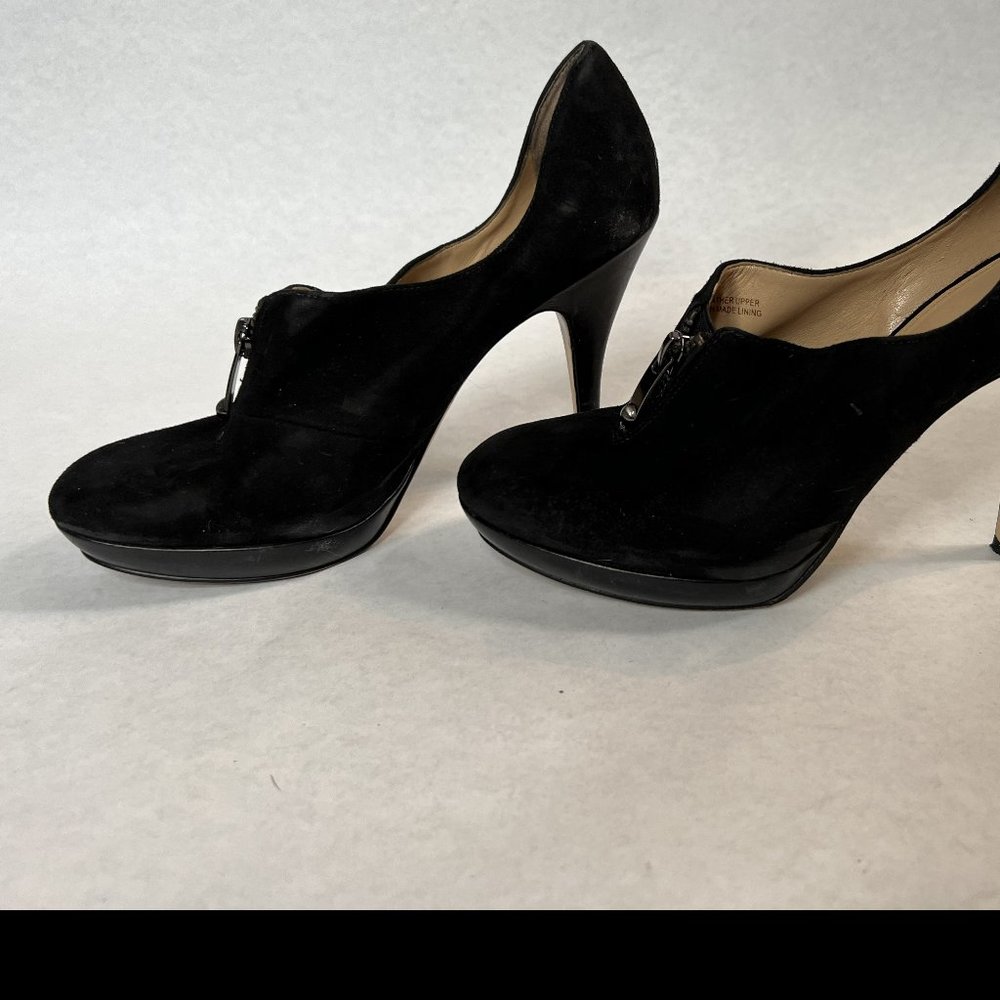 Via Spiga Black high heel with front zip closure